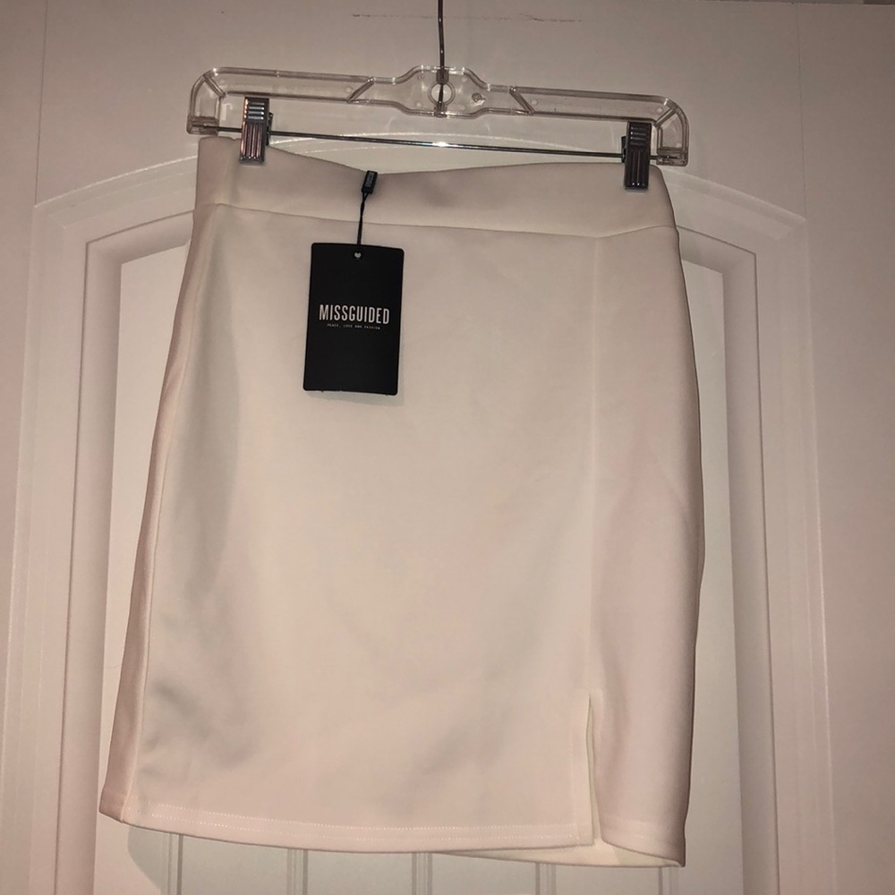 ❄️MISGUIDED WHITE FORM FITTING SKIRT❄️